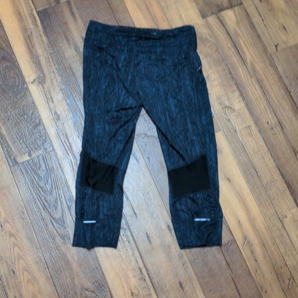 Athleta Women's Reptile Relay Cropped Capri with Mesh Detailing